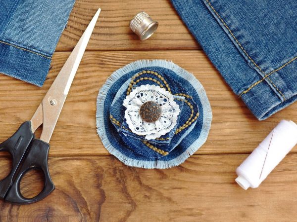 7 façons de revendre, recycler ou réutiliser vos vieux jeans