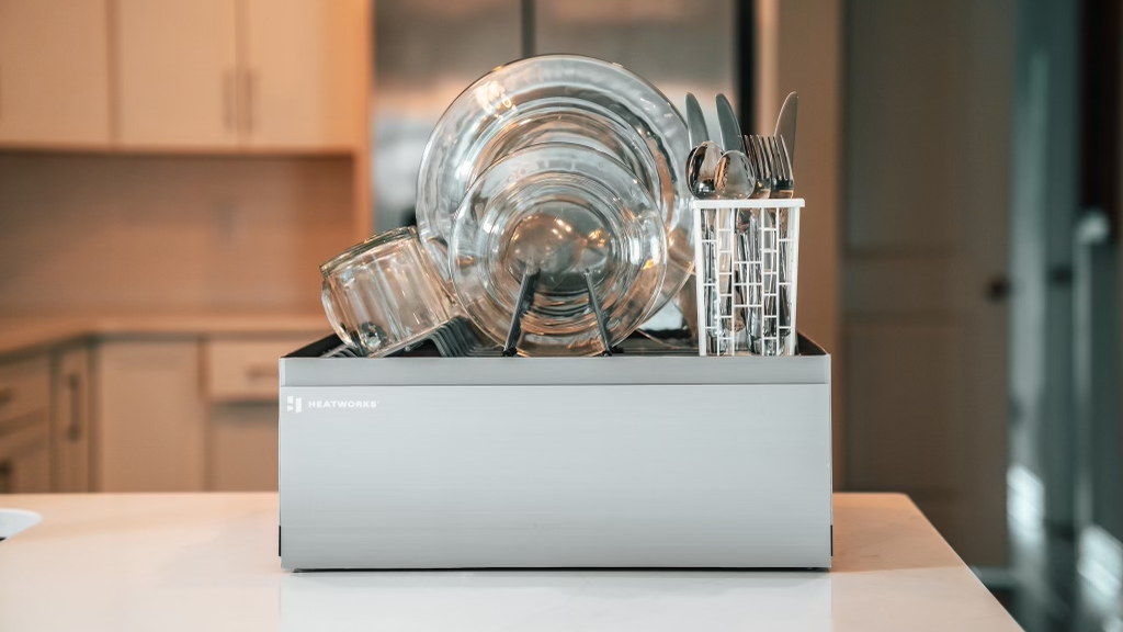 Ce lave-vaisselle de comptoir autonome est parfait pour les petites cuisines
