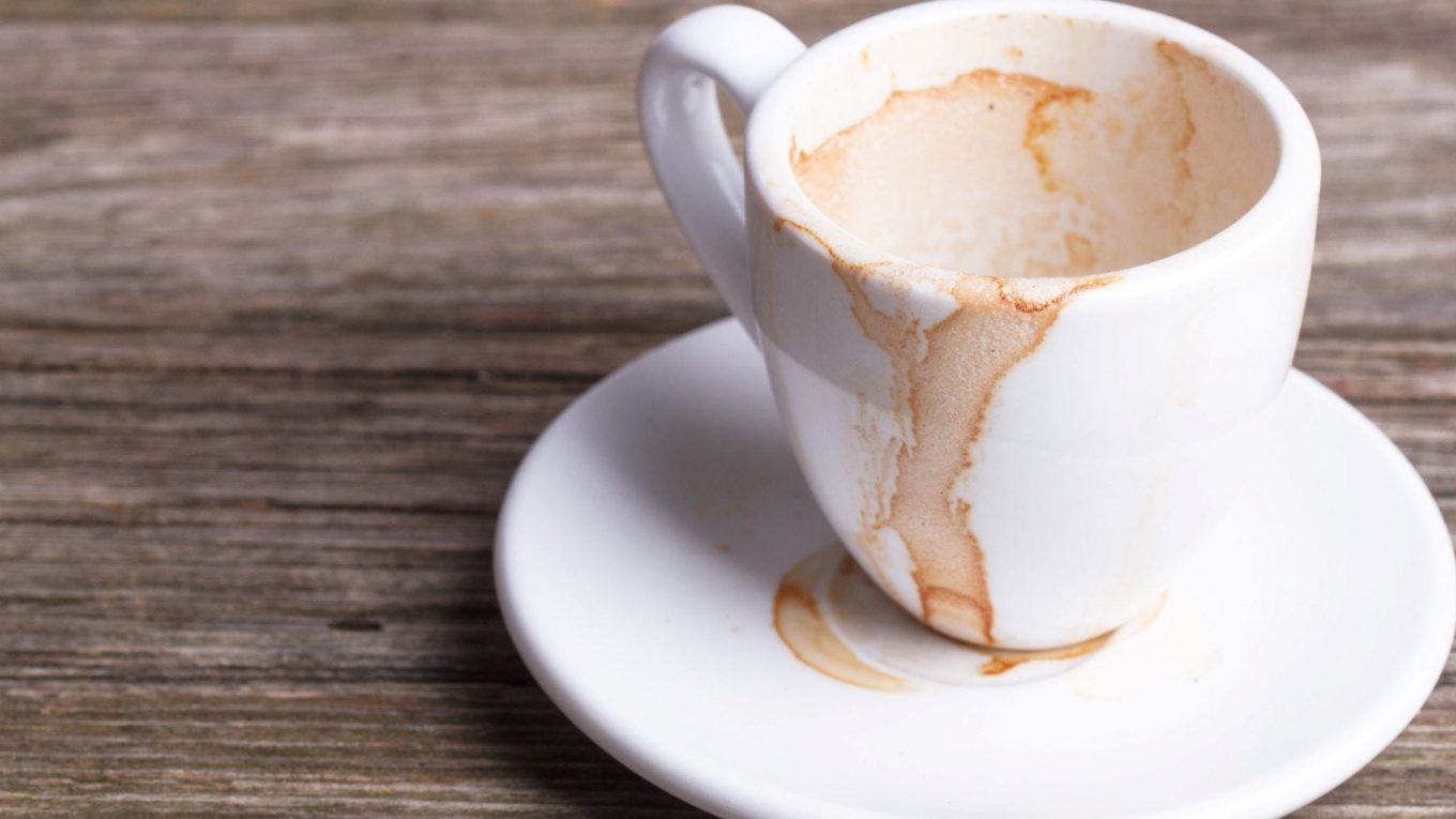 Comment éliminer les taches de café tenaces de vos tasses
