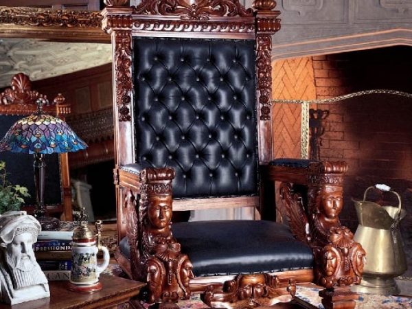 Des chaises de trône dignes d'envie pour vous faire sentir comme une royauté