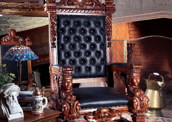 Des chaises de trône dignes d'envie pour vous faire sentir comme une royauté