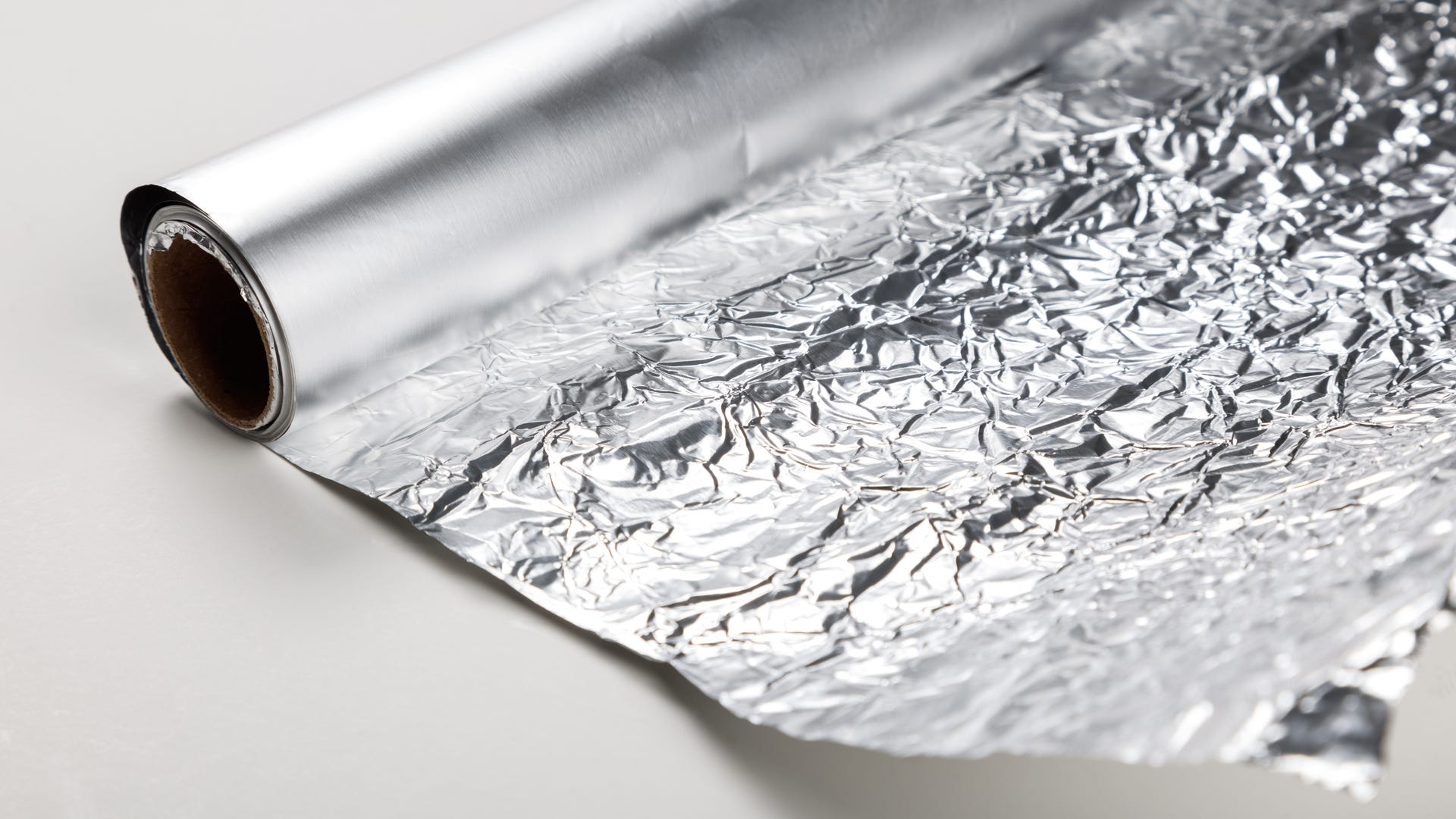 Devriez-vous utiliser le côté brillant ou terne du papier d’aluminium ?