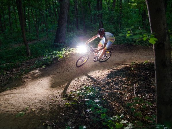 Les meilleures lumières pour votre vélo de montagne