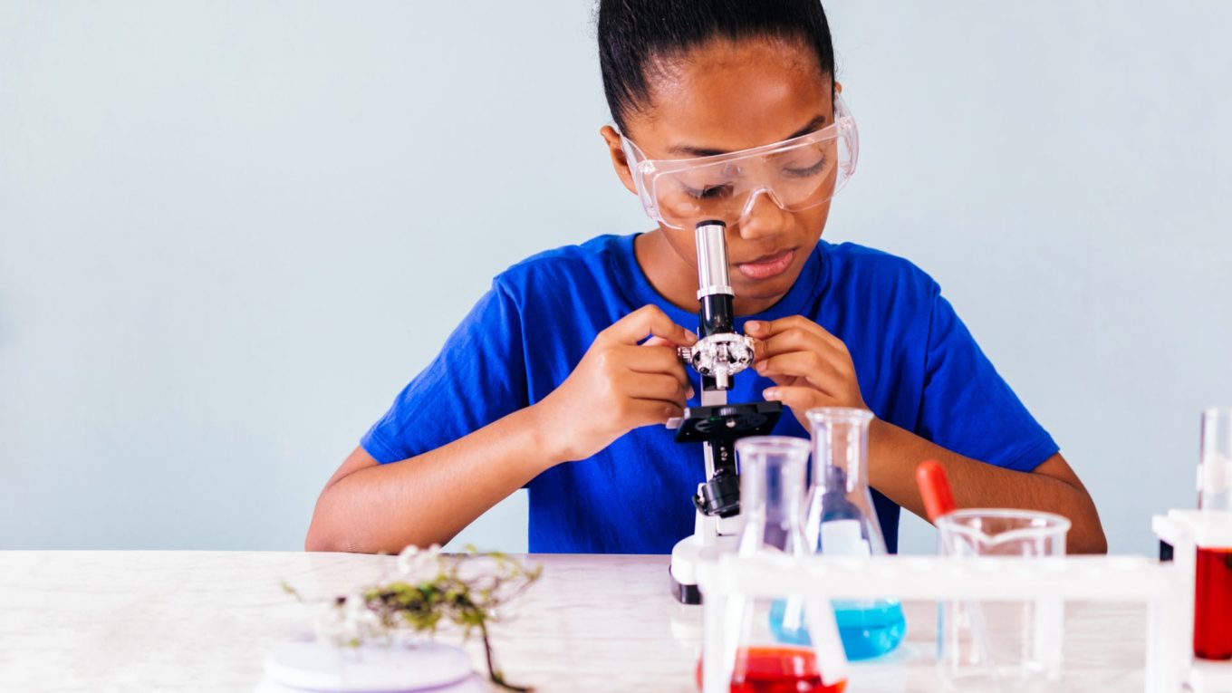 Les meilleurs microscopes adaptés aux enfants pour l'éducation STEM