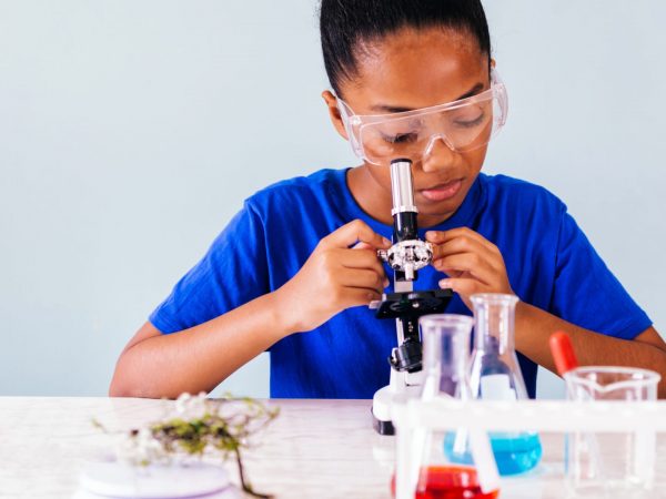 Les meilleurs microscopes adaptés aux enfants pour l'éducation STEM