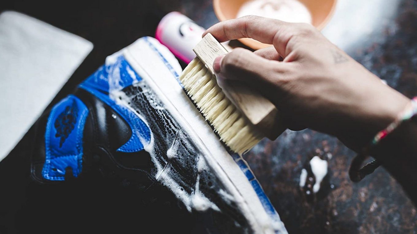Les meilleurs nettoyants pour chaussures pour chaque type de matériau