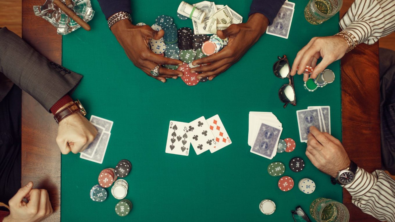Les meilleurs plateaux de table de poker pour des soirées de poker régulières