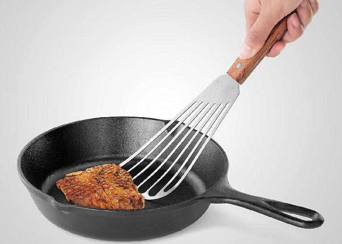 Utilisez ces spatules à poisson pour tout retourner