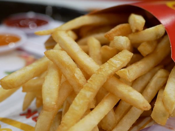 Voici ce que McDonald's a dit à propos de cette vidéo de recharge de frites gratuite sur TikTok